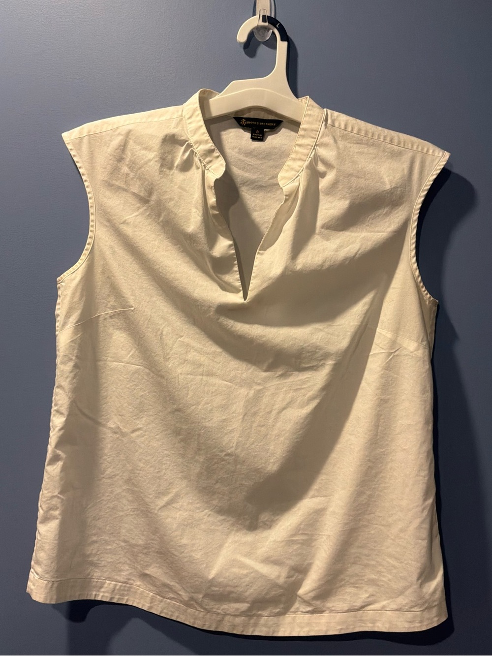 BROOKS BROTHERS Sleeveless White Split-Neck Top
